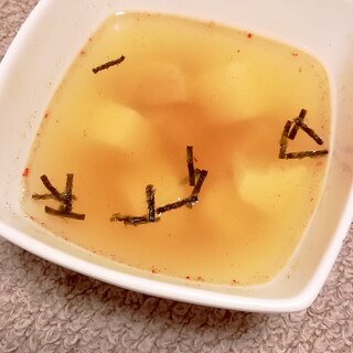 ラー油がアクセント☆絹ごし豆腐と肉団子の中華スープ